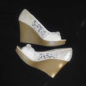 American Eagle Lace Wedges